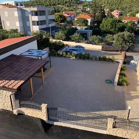 Apartments Mais Tisno Daire *
