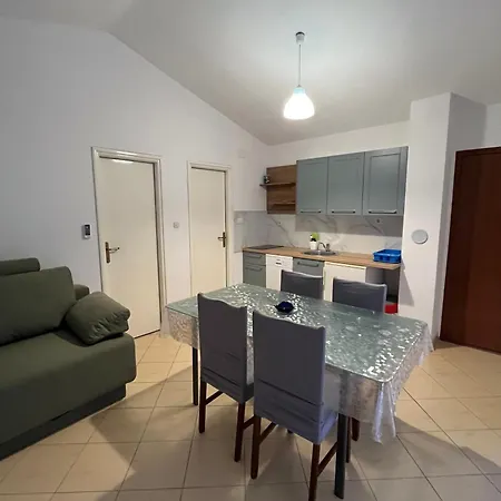 Apartments Mais Tisno Daire