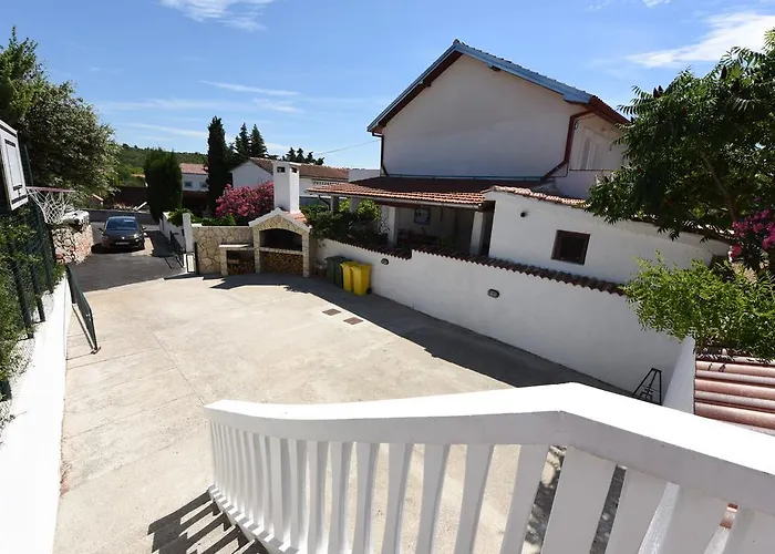 Apartments Mais Tisno Apartment *